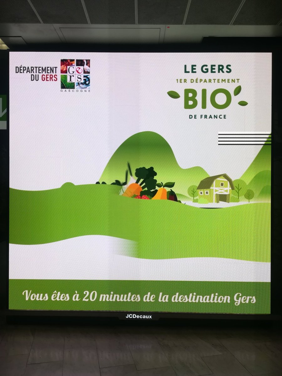 EricRollandin's tweet photo. Bonjour @aeroport_tls, si il vous a été signalé un fou en train d'embrasser un panneau à l'aéroport de #Blagnac, bé c'est moi qui rentrais de #Paris ! Mes Twittos comprendront ! #Gers #Occitanie @Occitanie @CDTLgers @GersTourisme @PereiraJosLouis Gers un jour, Gers toujours ! https://t.co/o48K5t8Cdt