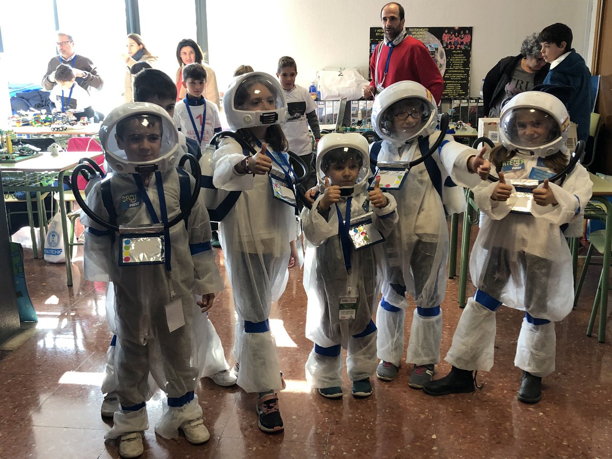 fllmadridUPM's tweet image. Teknochispis!!!!👩🏼‍🚀🌌🚀💫🙌🏿
#fllspain
#fllmeinspira
#fllmadridupm
#somosupm
#intoorbit
#muchomásquerobots
#misionmoon
#morethanrobots
#intoorbit