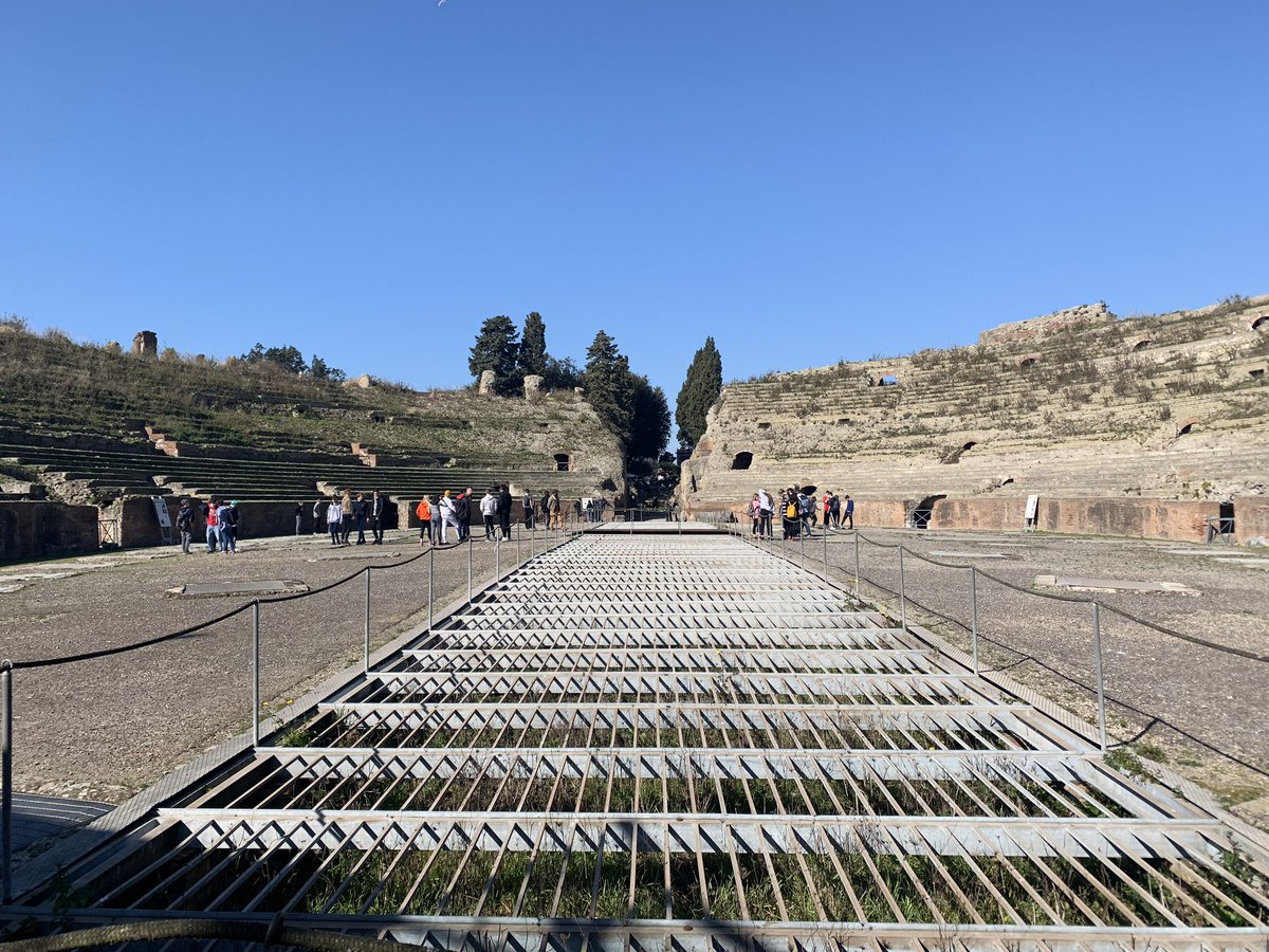 clare_daish's tweet photo. We have arrived! Amazing weather! T-shirt’s and sunglasses all round 😎 First stop Pozzuoli #eggars #trip #year10 #naples https://t.co/zjsDe1B4SP