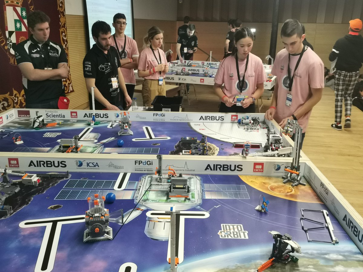 Hoy tiene lugar la #FIRSTLEGOLeague en Fábrica de Armas <a href="/uclm/">uclm</a>