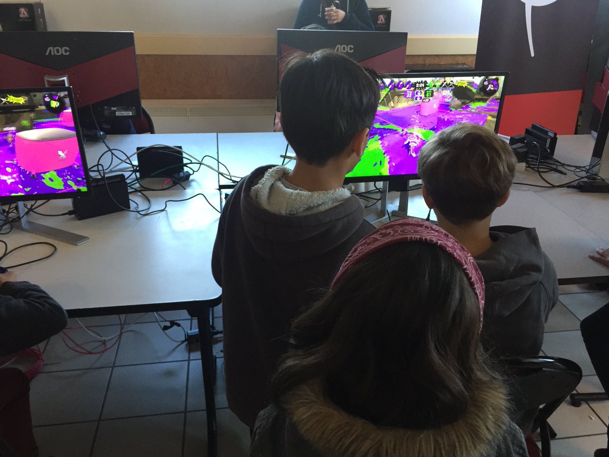 TEGP86's tweet photo. 🎮Pendant que les joueurs #Hearthstone se concentrent, les phases de pool se terminent pour #Splatoon2 !
Ils s’affrontent tous pour remporter l’un des écrans offerts par notre partenaire @AOC_Moniteurs & @AOC_Gaming 👊💪
#TEGP https://t.co/GFsozE6KLy