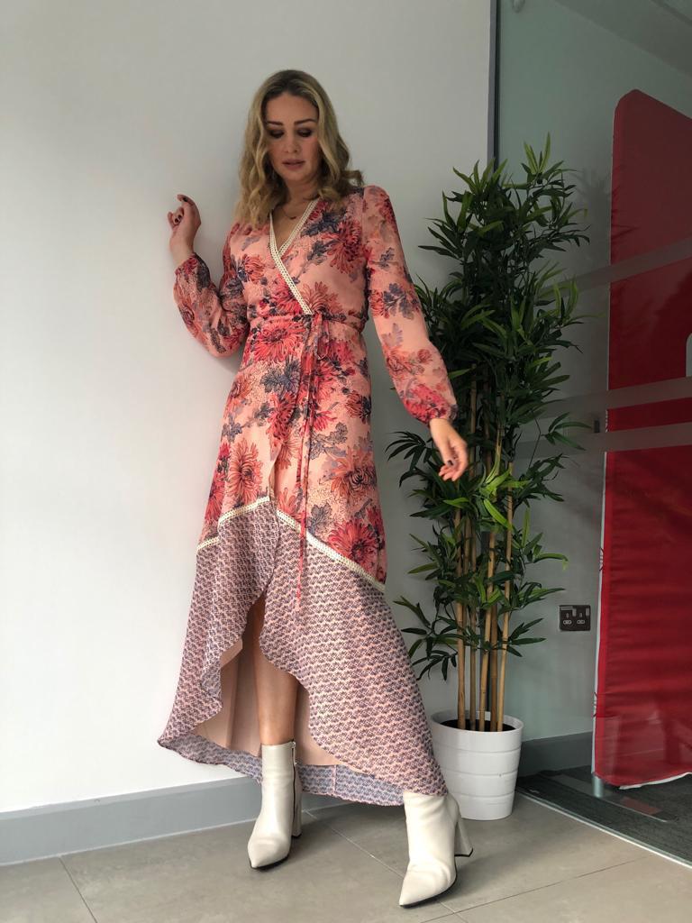 <a href="/daly_anna/">Anna Daly</a> is wearing <a href="/showroom_the/">The Showroom</a> on the show this morning #WeekendAM