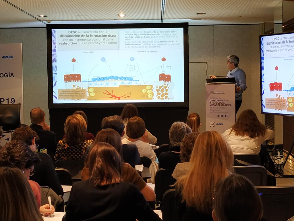 SEReumatologia's tweet photo. Aprendiendo con el Dr Graña sobre la osteoporosis por glucocorticoides en #OP19 https://t.co/w55LfpC4Bc
