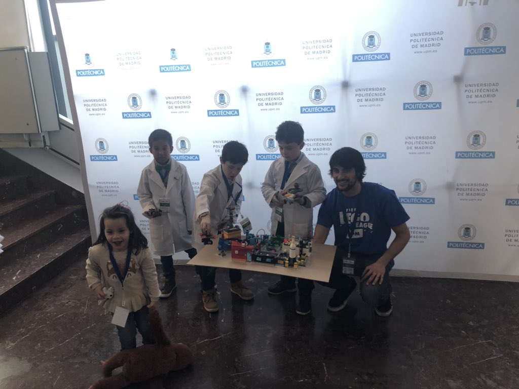 fllmadridUPM's tweet image. #fllspain
#fllmeinspira
#fllmadridupm
#somosupm
#intoorbit
#muchomásquerobots
#misionmoon
#morethanrobots
#intoorbit