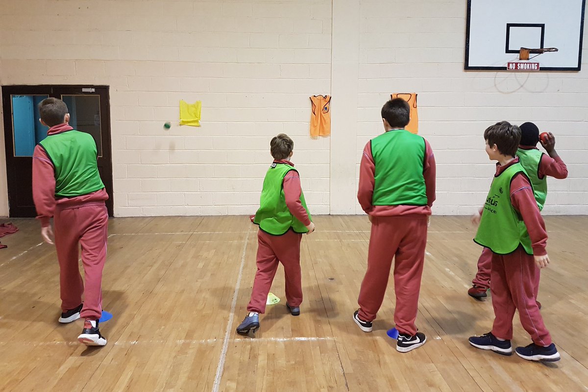 scoileoinboys's tweet photo. .@scoileoinboys #6thClass showcased all of the #skills they learned during @Fit4Class_aai #athletics #programme Huge thanks to @irishathletics Clare for everything #running #technique #fitness @sportireland @HealthyIreland @ActiveFlag @Fit4LifeIreland @BeActiveASAP (2) https://t.co/pJt2HSSh4D