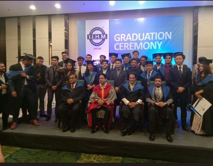 Gunika09214380's tweet photo. #Convocation 2k19 finally graduate now batch 2015-18 
All the very best for ur future 😊😊😊
#iihmjaipur #myiihm @subornobose @Debasis53995128 @ajitfnb @Abhishe67100142 @IIHMHOTELSCHOOL @chefrathoreiihm @mohitiihmjaipur https://t.co/MjDAU1XW6W