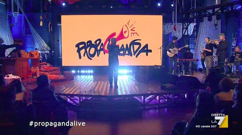 Rivedi la puntata di #propagandalive: la settimana di Makkox, il reportage di Diego Bianchi sulla protesta dei pastori sardi, il super #spiegonedamilano, il musical di Gipi, la grande musica internazionale con Bimeni e Charlie Winston e molto altro ancora
http://www.la7.it/propagandalive/rivedila7/propaganda-live-16-02-2019-263408 …