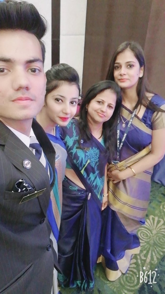 Gunika09214380's tweet photo. Faculties 😍😍😍#convocation2k19 #friends #Mastiff @Abhishe67100142 @ajitfnb @Yashdevtale @GauravS59497197 #iihmjaipur #iihm https://t.co/cUewUDRUAe