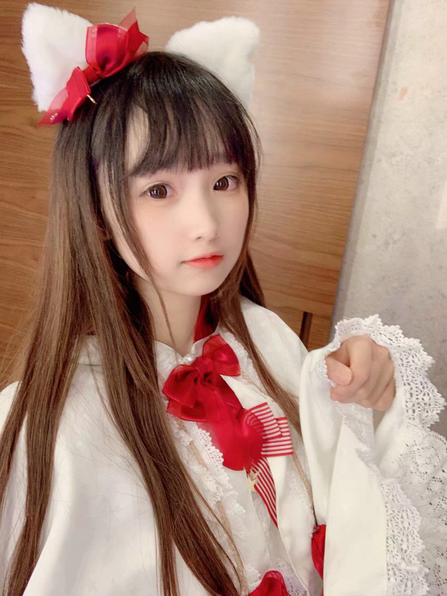 xiaonaitang's tweet photo. White catฅ( ̳• ·̫ • ̳ฅ)♡ https://t.co/GeD7e9KDvV