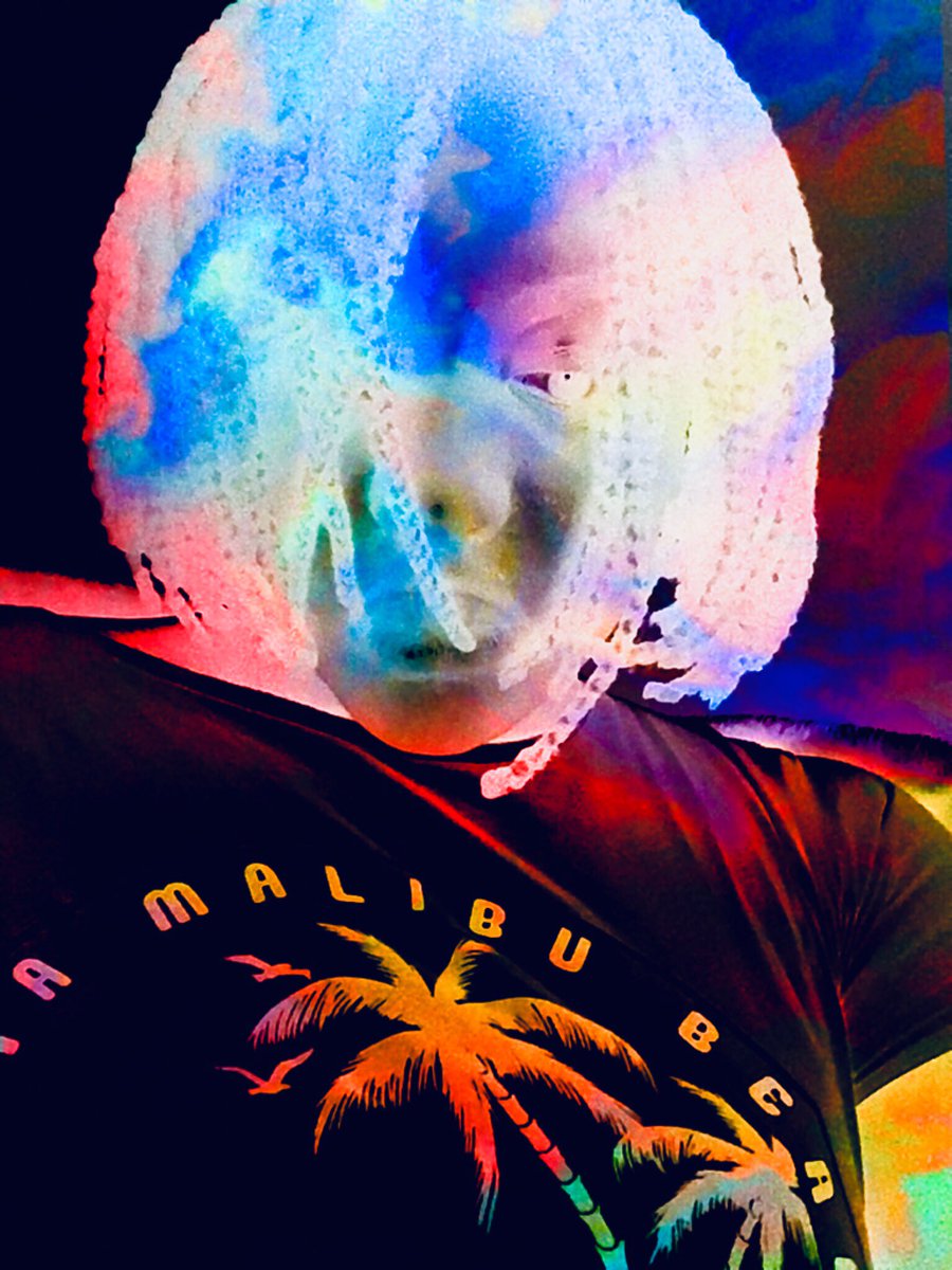 JanaedaCharism1's tweet photo. Feeling the colour Vibes 😌#soundcloud #music #vibes #contrast #colours #rainbow #graident https://t.co/5ZDWhq6YPH