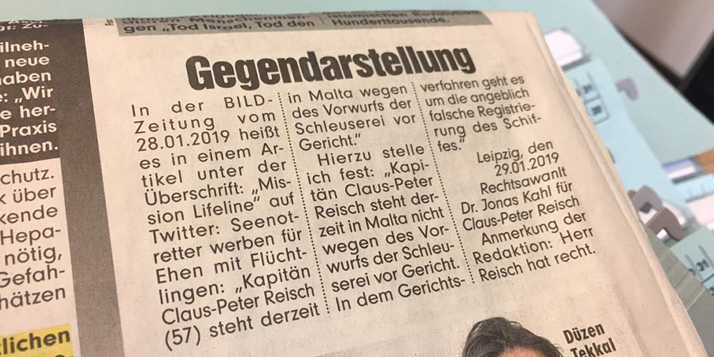 Da auf Twitter im Gegensatz zur Bild alle Meldungen gleich groß sind, dachte ich mir: Poste doch mal in gleicher Größe zur Fake-Schlagzeile die zu klein geratene #Gegendarstellung von @ClausReisch 😎Und da Bild eine tägliche Mio-Auflage hat, wisst ihr ja was zu tun ist. #bildlügt