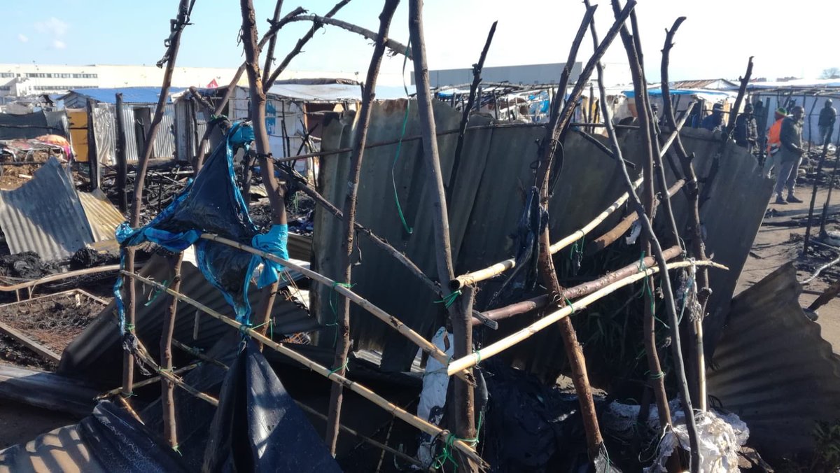 aboubakar_soum's tweet photo. #MoussaBa 28 anni morto tra le fiamme stanotte nella baraccopoli di #SanFerdinando. Cordoglio per i suoi familiari. Qui il contesto lavorativo e sociale parla di braccianti “invisibili” ghettizzati. Egregi Ministri del Lavoro e delle politiche agricole dove siete? https://t.co/dCvRsHtyvQ