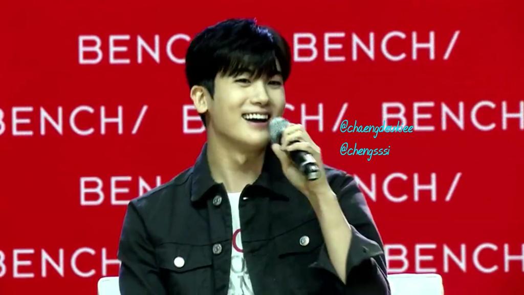 chengsssi's tweet photo. Tignan niyo na lang kung hinde kayo mainlove sa lalakeng ito 😍😍 

Livestream outtakes taken by @chaengdeukiee 💗
(Please do not crop the logo or pay credit for the picts.)
#PHSLovesBench 
#ParkHyungSikForBENCH https://t.co/fRngDKuz0f
