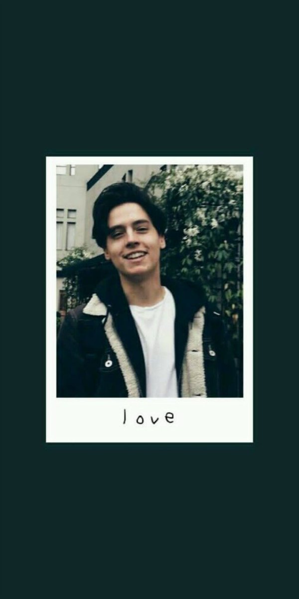 У моей одноклассницы был шок когда она узнала что ее любимому Коулу 26, теперь она будет старой девой до конца жизни! Коул помолодей пожалуйста😫🙏🙏💓
Кстати кому надо могу кинуть охеренных обоев на телефон!