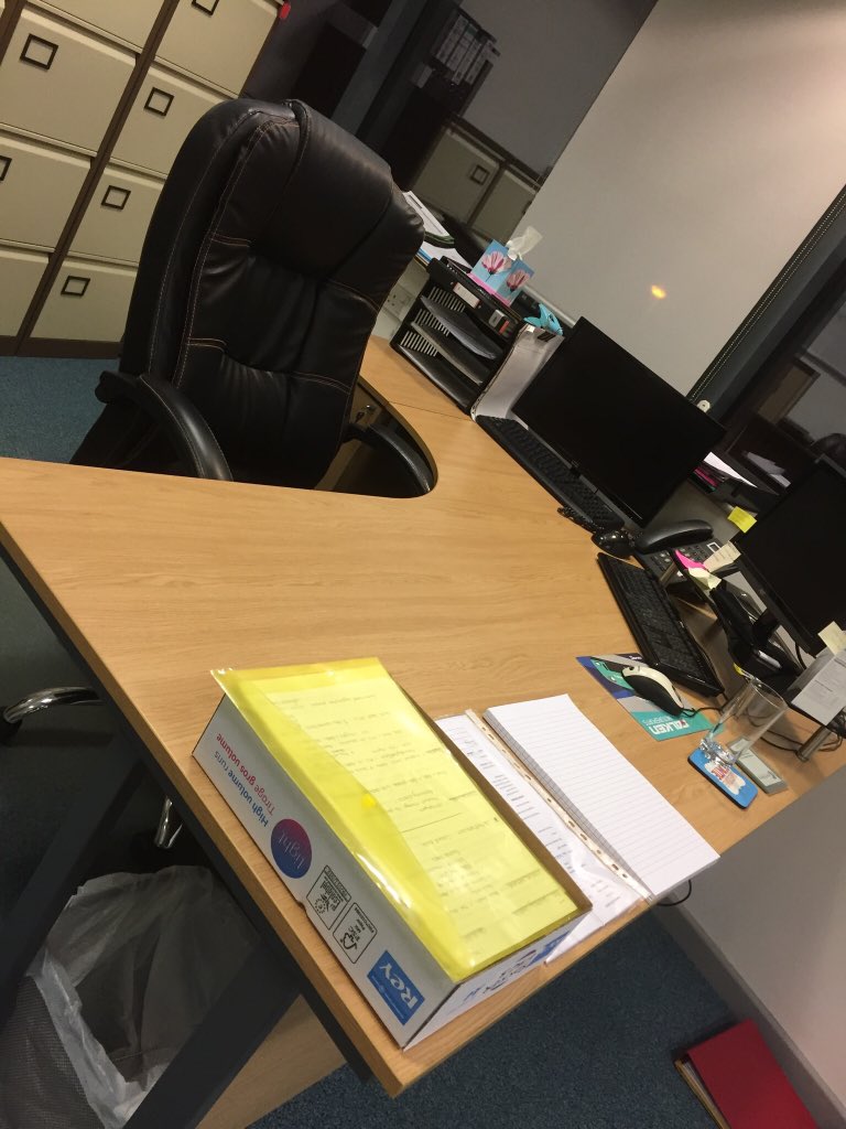 RonaKerr's tweet photo. Clear inbox, tidy desk!  Steph and June will be manning the fort this week while I have some family fun!  Can’t wait! https://t.co/YqVnqPNXQd