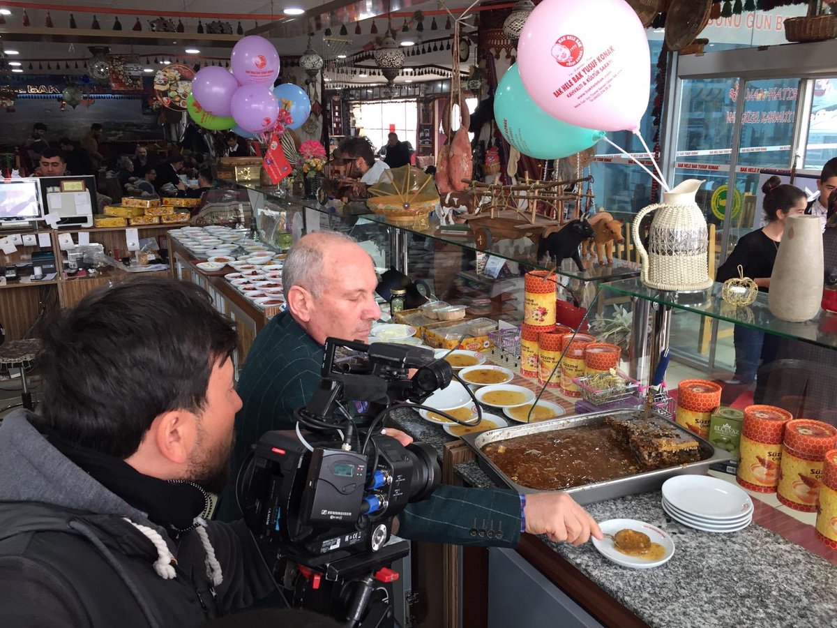 TRT Belgesel Kanalı için bu gün çocuklar ile birlikte keyifli bir Van Kahvaltısı Tanıtımı yaptık <a href="/TRTBelgesel/">TRT Belgesel</a> <a href="/FarizGl/">Fariz Gül</a> <a href="/albaymustafa065/">𝕸𝖚𝖘𝖙𝖆𝖋𝖆 𝕭𝖎𝖓𝖌ö𝖑</a> <a href="/KoNaK_BeY/">İbrahim KonaK</a> <a href="/Erkanceylanvan/">erkan ceylan</a> #van #kahvaltı #balkaymak #gurmelezzetler #bakhelebak #ekmeğimizdeyiz #TrtBelgesel