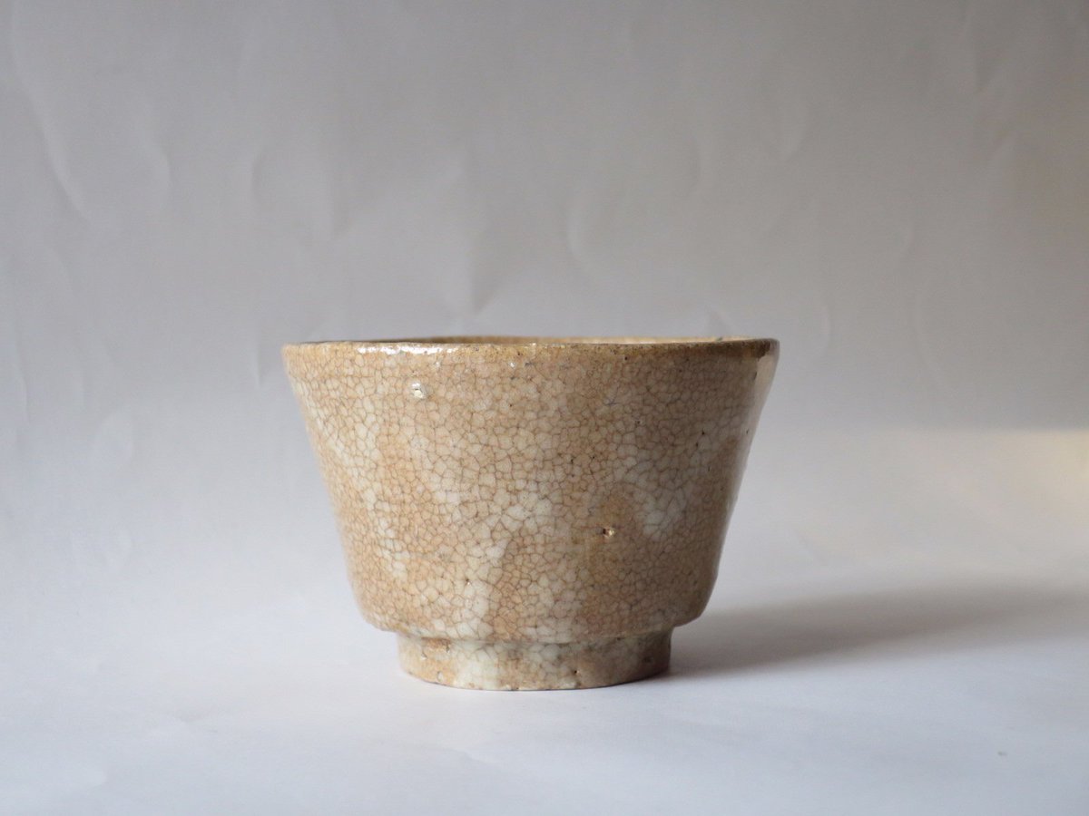 出品中の武末日臣さんの井戸系の器（汲み出し・猪口・湯呑・花入）は