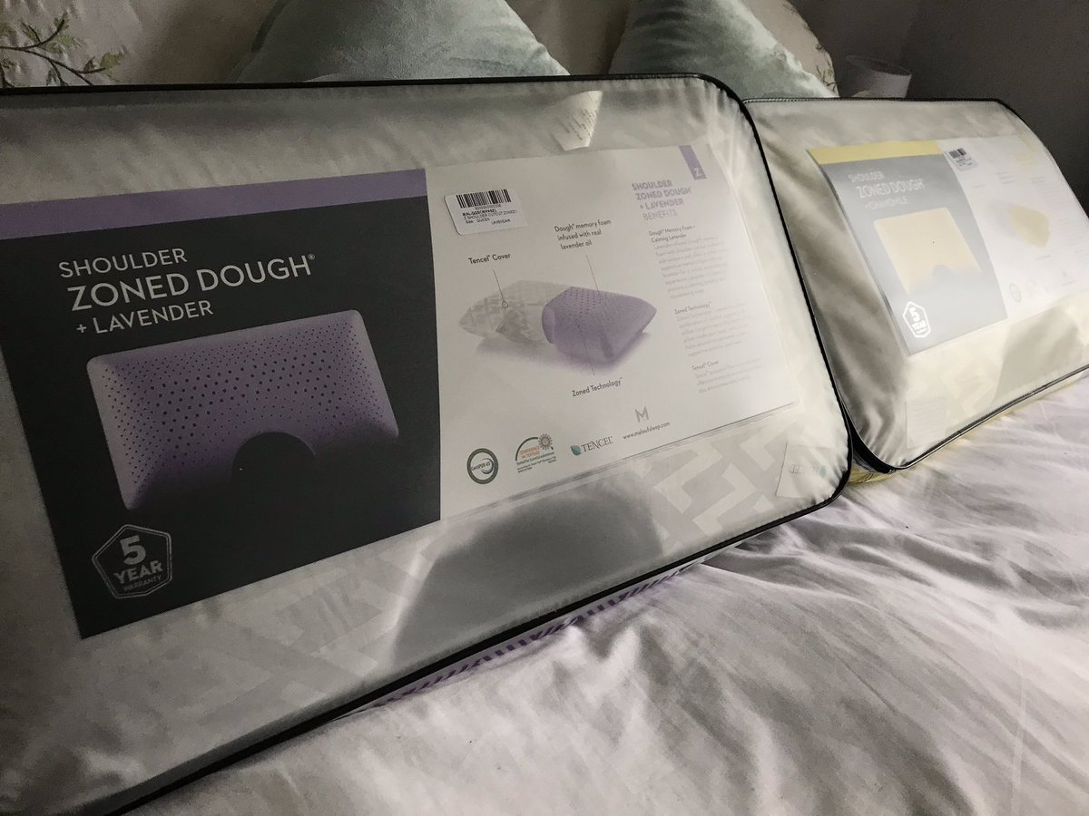 therealgeemax's tweet photo. New pillows who dis! Oh how my spending habits have changed ๐ #housemax #pillowmax #oldmax #mypillowismoreadvancedthanyourconsole https://t.co/PHhMjYC1YG