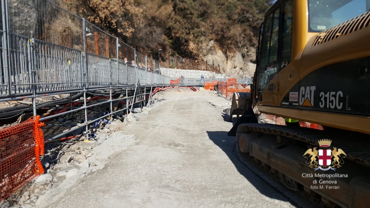 GenovaMetropoli's tweet photo. #SP227 di #Portofino lavori in anticipo su tabella di marcia: @fsenarega consigliere a #viabilità di @GenovaMetropoli orgoglioso dei risultati, strada già transitabile a mezzi di servizio, probabile riapertura prima di Pasqua. Impegno e serietà sono risposta a territorio ferito https://t.co/ZSrSsX1SQf