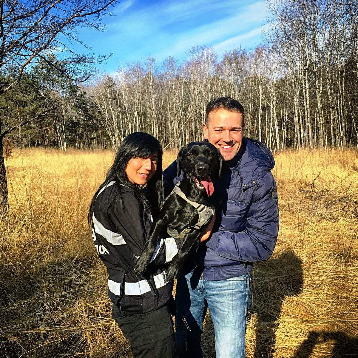 DanteCattaneo's tweet photo. Ottimo lavoro della nostra Shane, cane antidroga!
Pomeriggio antispaccio nel Parco delle #groane
#sindacoantispaccio #dantecattaneo #pwrcodellegroane #salvini #caneantidroga https://t.co/8YGDT1y1QY