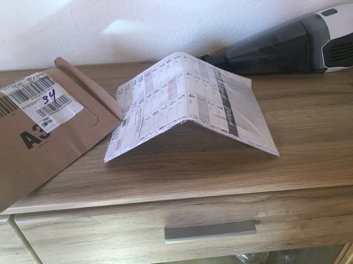 Schiraki's tweet photo. "Why do you send a flat drawing as a package?" Well because #dpd is not able to deliver something without ruining it.
Serious #dpd_de is it that hard? https://t.co/jhUduCuaqU