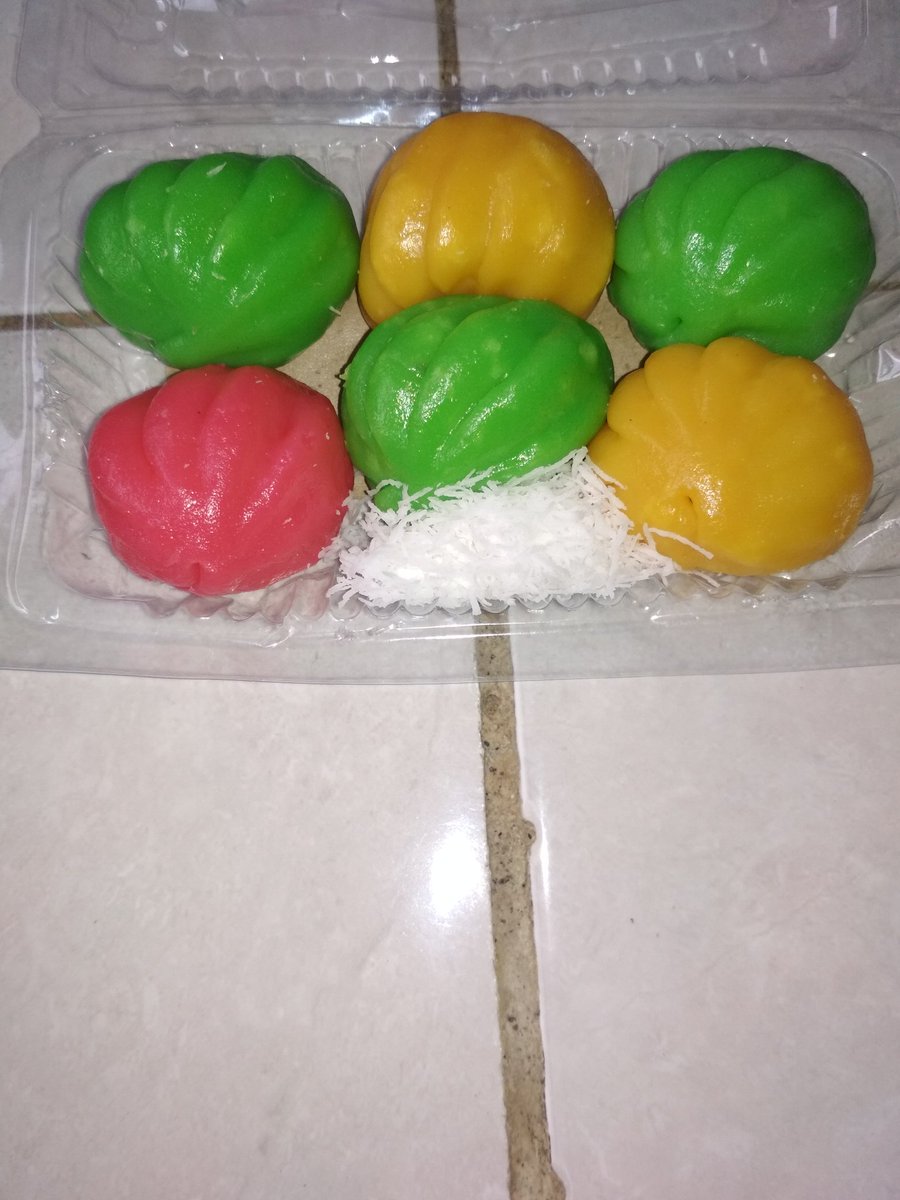 ScootBlues's tweet photo. Pleret dalam satu wadah yang saling berhimpitan berbeda warna, satu tujuan untuk di nikmati#warnawarni#bersinggungantetapaman# https://t.co/f1gyE83VEf