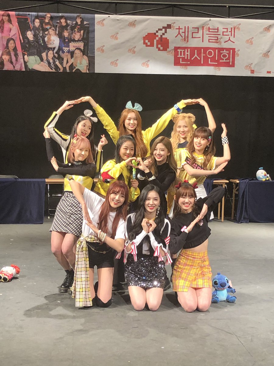 cherrykokoro1's tweet photo. 190216 여덟번째 팬사인회
Big hart from @cherrybullet
#체리블렛 #CherryBullet #BigHart https://t.co/79x7ZdFwxr