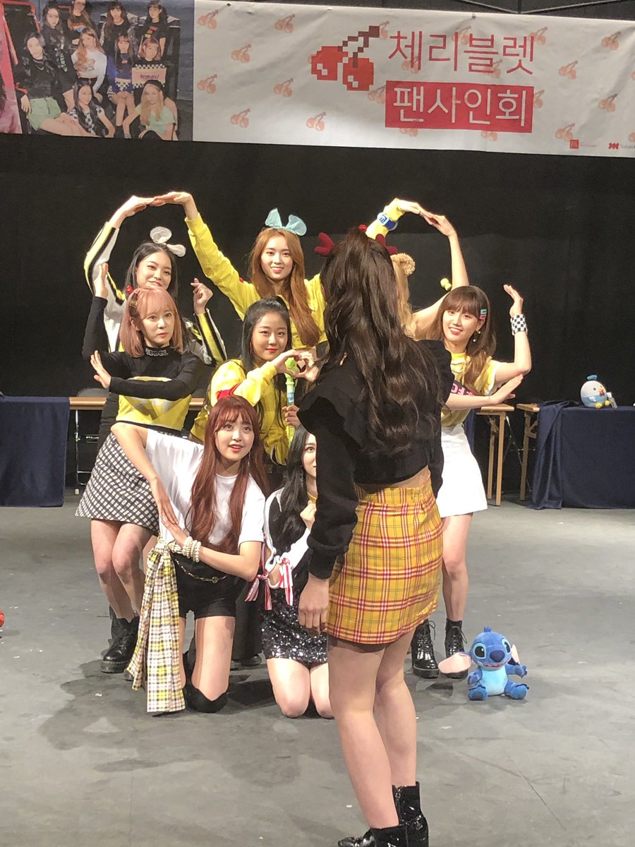 cherrykokoro1's tweet photo. 190216 여덟번째 팬사인회
Big hart from @cherrybullet
#체리블렛 #CherryBullet #BigHart https://t.co/79x7ZdFwxr