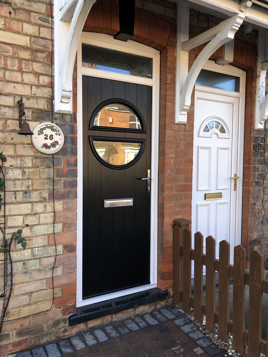 EliteWindowsGY's tweet photo. This weeks been incredible for installations and sales from our @SolidorLtd range, here’s this mornings installation in Scartho https://t.co/fzRbifI4LF