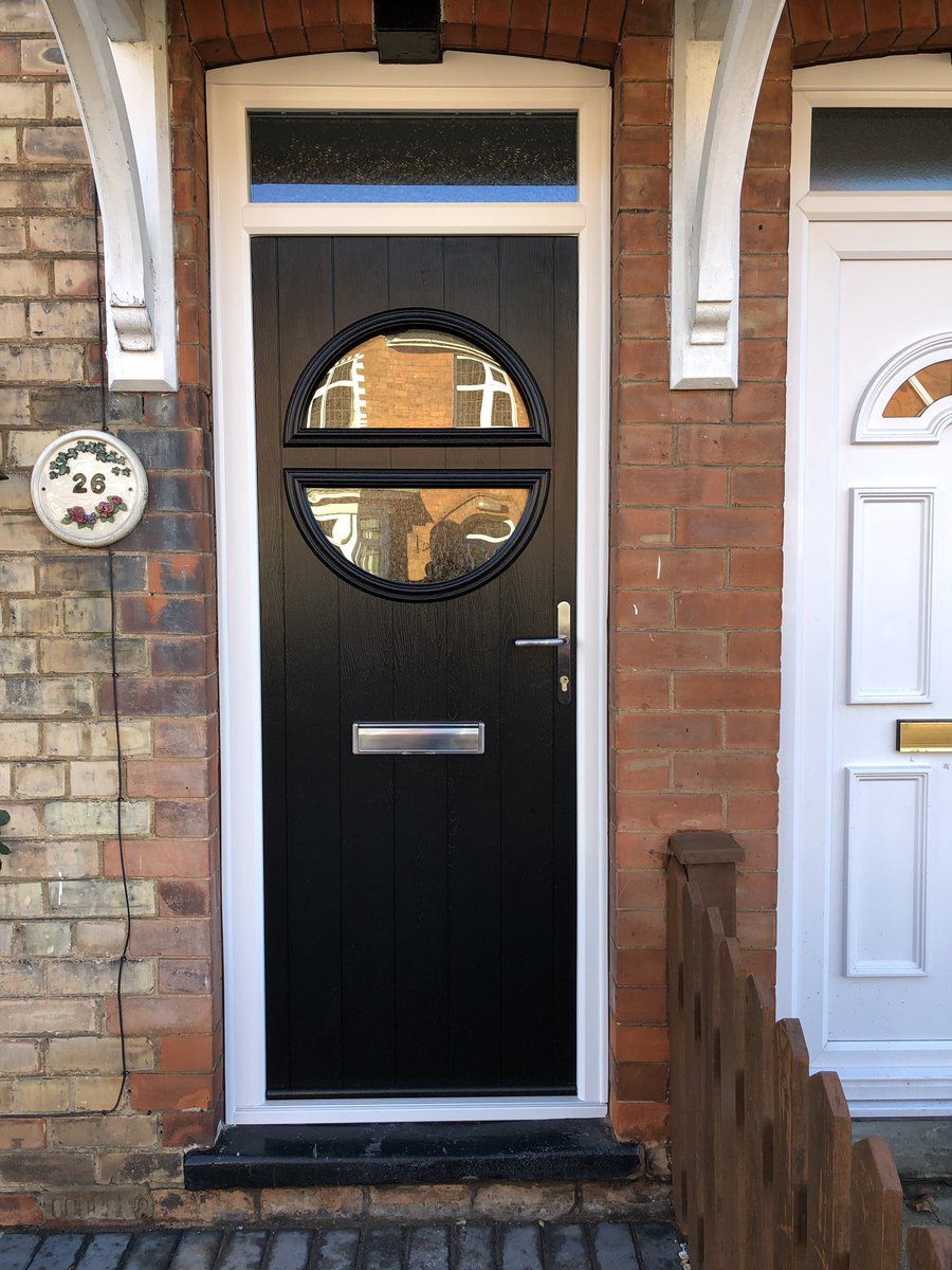 EliteWindowsGY's tweet photo. This weeks been incredible for installations and sales from our @SolidorLtd range, here’s this mornings installation in Scartho https://t.co/fzRbifI4LF