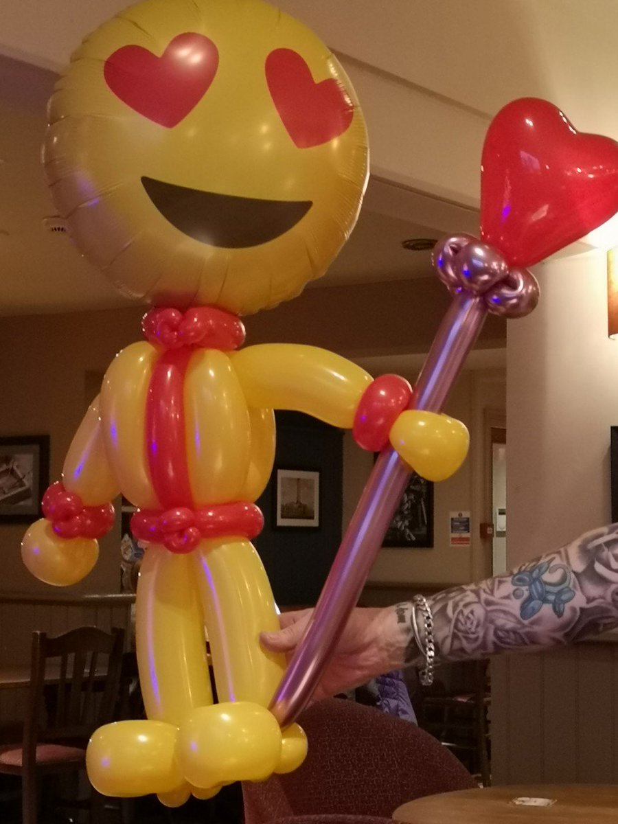 Jokerrswyld's tweet photo. Emoji man is in love https://t.co/U9PZTfsLKm