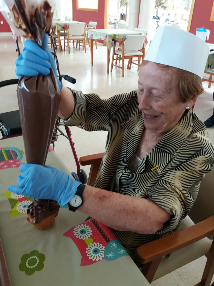 novaedat's tweet photo. Febrero es el mes del amor y en Novaedat Sedavi estamos realizando diferentes actividades para celebrarlo. Comenzamos con este delicioso taller de muffins, decorados con mucho cariño por nuestros residentes para tod@s sus companer@s!!!
#novaedat #geriatría #grupocleop #residencia https://t.co/4IJt8e1SPD