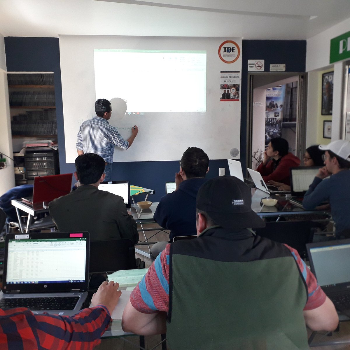 ¿Te falta dominar Excel, Finanzas? ¿Quieres mejorar tu Imagen? ¿Deseas aprender con empresarios y directivos?Inscríbete al CETT.
Tel. 55 4072 4076.
La clase de hoy.