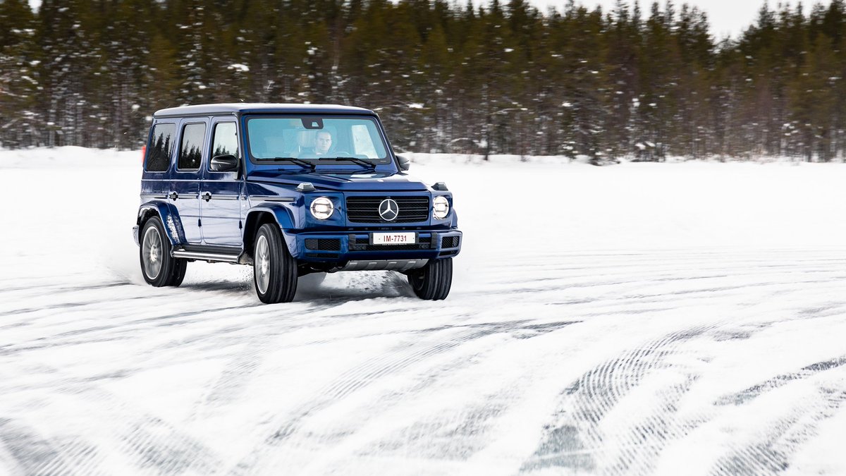 lahtiain's tweet photo. This thing is absolutely insane. G-Wagen isn't something you'd expect to shine on an ice track, but lock the center diff and play with the weight transfer. V8 roars and the heavyweight sledgehammer drifts wildly from side to side. 

Stunt works by @Mikkoau, as usual. https://t.co/SRMbyhSH04