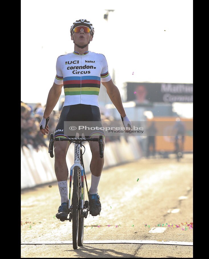 Mathieu reed vandaag zijn 8e overwinning in de superprestige en evenaart zo het record van Sven Nys.