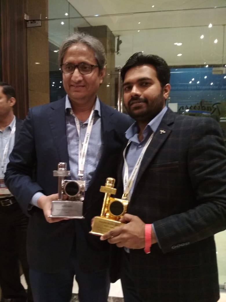 Me & ⁦@ravishndtv⁩ both dedicated our awards to the #CRPFMartyrs , thanks ⁦@SreenivasanJain⁩ ⁦@soniandtv⁩ for the support.. its for all the mojo Reporters ⁦@ndtv⁩