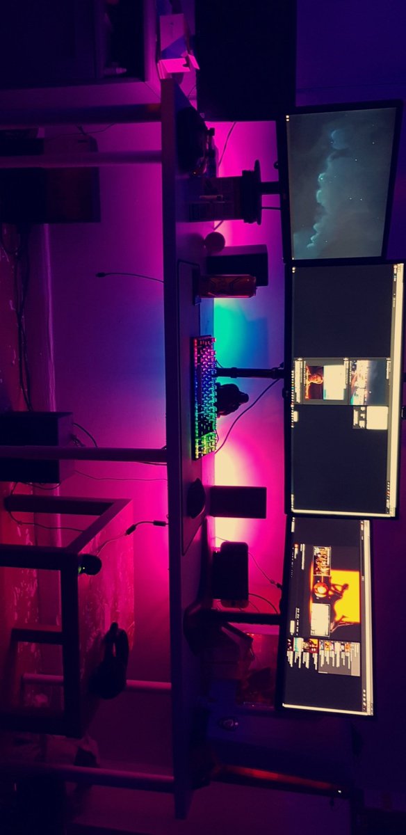 MelodicDesigns_'s tweet image. Best I could do for cable management, some cables just aren't long enough 😣 left cable hanging is charger, right cable is hdmi to switch inputs