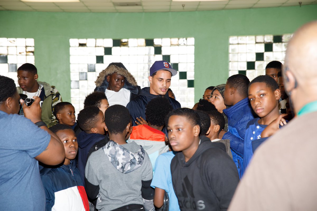 CoachMikeMosby's tweet photo. @KSTiLLS visited Raising The BAR Memphis earlier this week!! Great having you bro!! Here’s a few pics!! Our boys lives have been motivated even more by you spending time with them!! #MakeMovesThatCount https://t.co/R9ZCGbfNj0