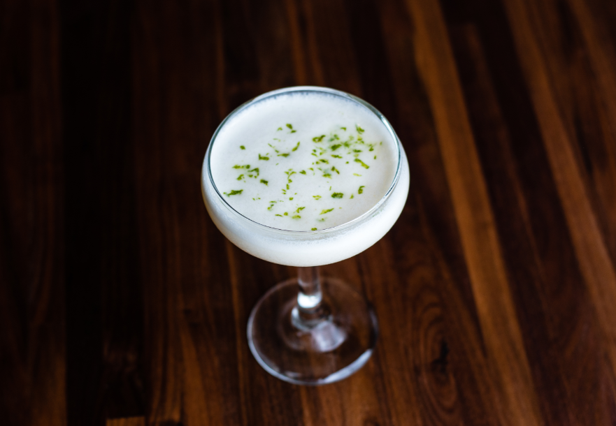 SecretoKitchen's tweet photo. Sip on summertime with our key lime pie martini. Vodka is mixed with licor 43, lime and cream. https://t.co/DiGuMfwI1q