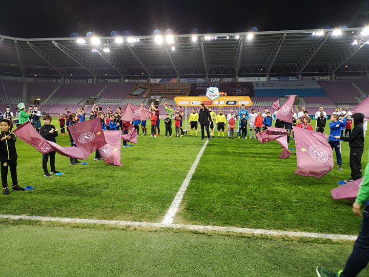 LIVE: 1. Der Ball rollt im Stade de Geneve. Los gehts. #SFCWIL #hoppwil #zämestark
