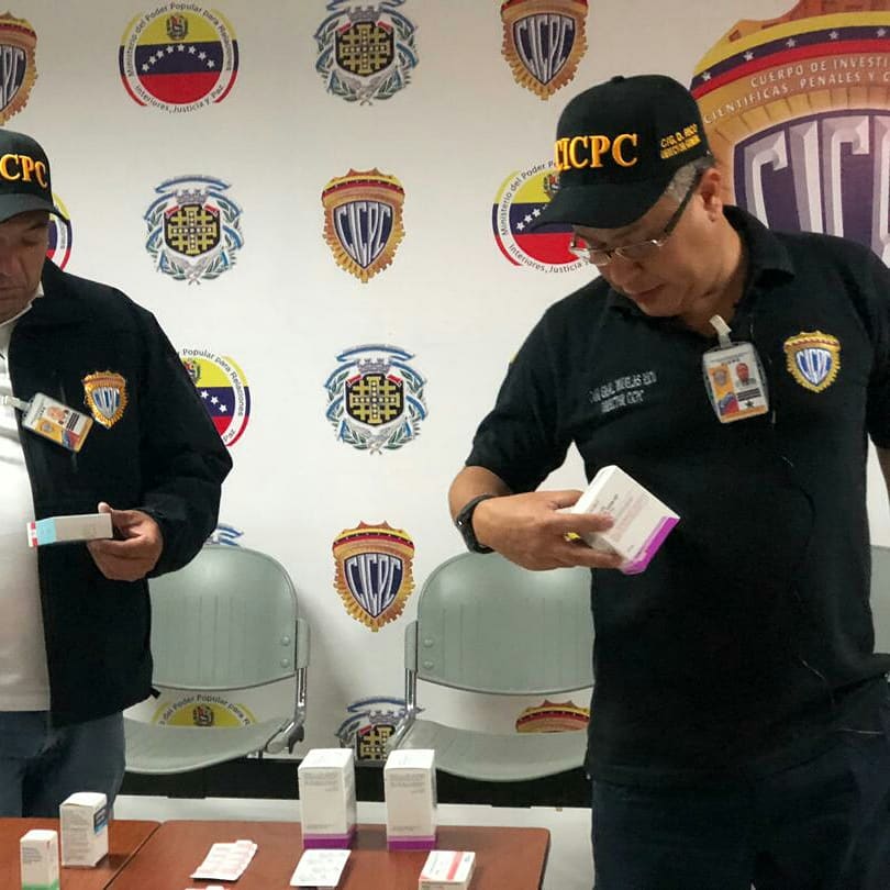DIVEHARAGUA's tweet photo. CICPC- Director del CICPC C/G Douglas Rico informó este sábado que más de 700 medicamentos vencidos, fueron incautados en Carabobo. 
- Las medicinas que el CICPC decomisó de la Fundación… https://t.co/pDURACvKAe https://t.co/c7NBNe6YZe