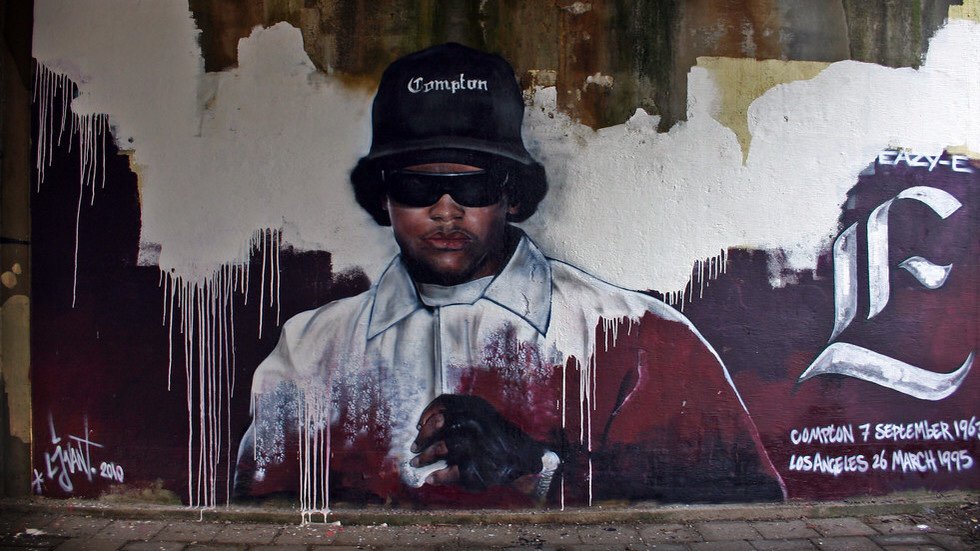 Straight outta...Sussex? Brit fights bizarre town battle to get rap idol Eazy-E a statue rt.com/uk/451626-brit…