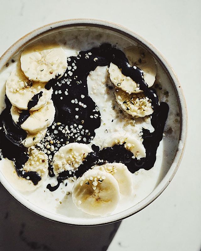 YOU 1000% SHOULD BE ADDING BLACK SESAME PASTE TO YOUR OATMEAL. bit.ly/2BG8I03