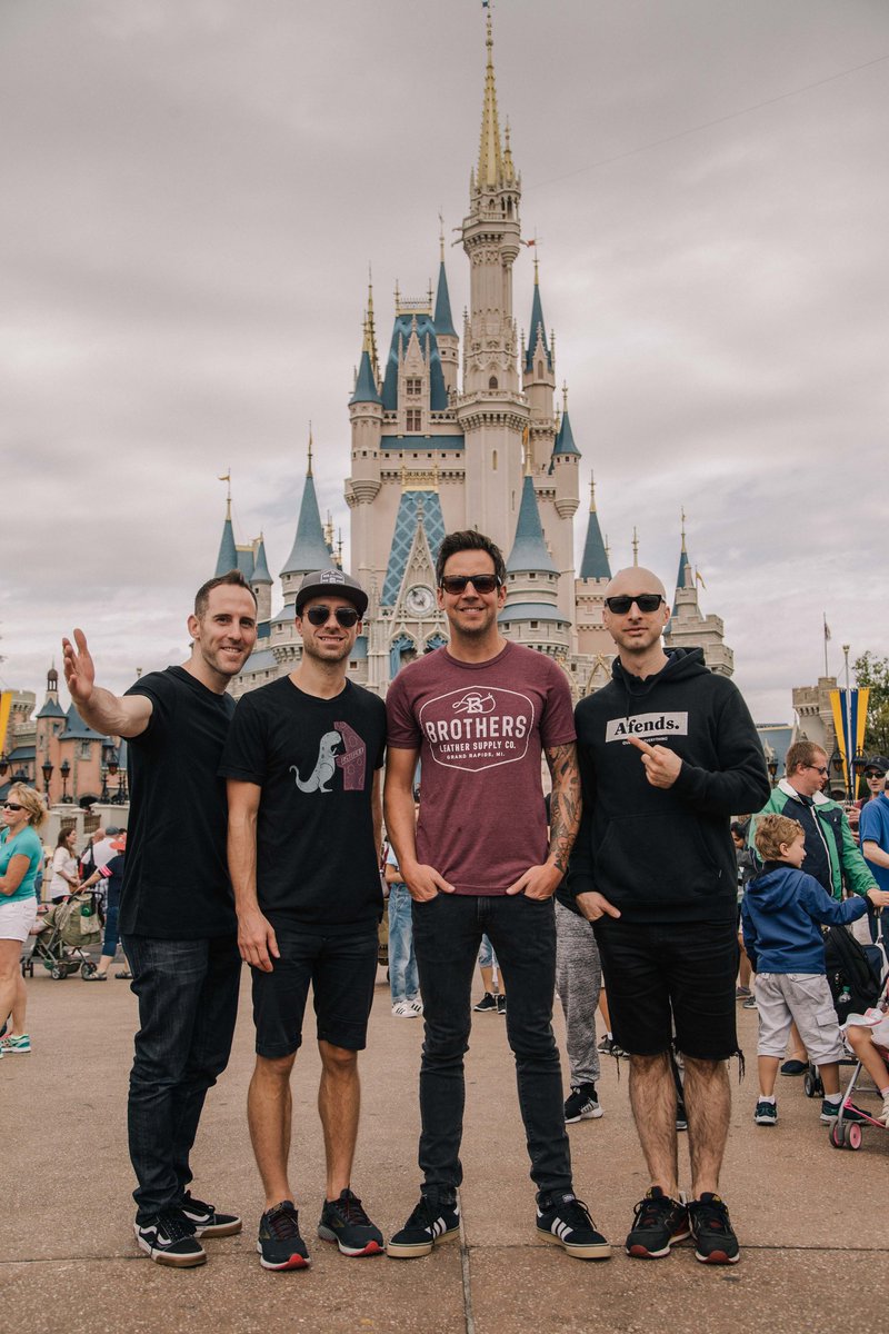 simpleplan's tweet image. Can't wait to be back in the Florida sun for the Epcot Garden Rocks/ Eat to the Beat Concert Series @WaltDisneyWorld next month! 🤘🤘🤘 We had an amazing time last year and are so excited to be playing this magical place again! Hope we see you there! ✨✨✨
📷 Chady Awad