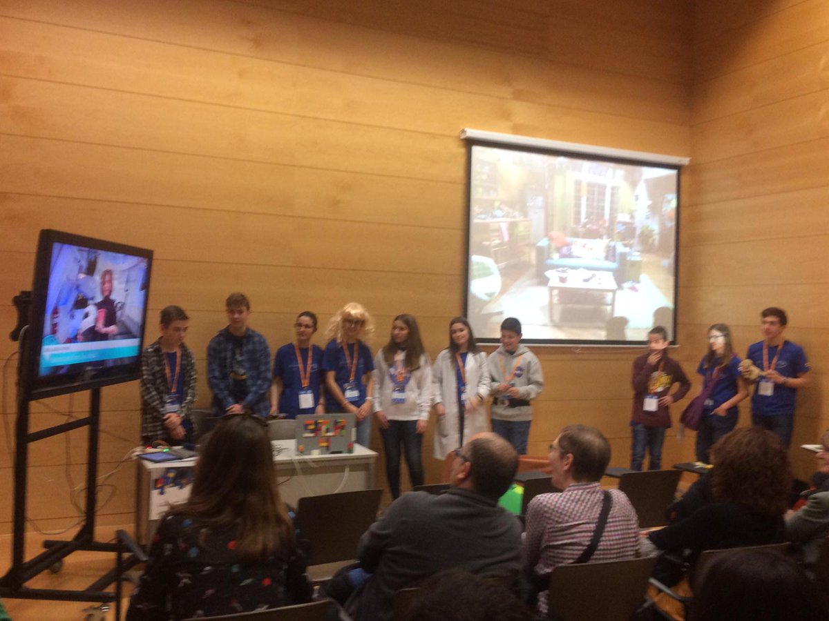 El equipo CIA <a href="/FLLciamaria/">FLL CIA-María</a>  presentando su proyecto en <a href="/Riojaforum/">Riojaforum</a> @FLLSpain.