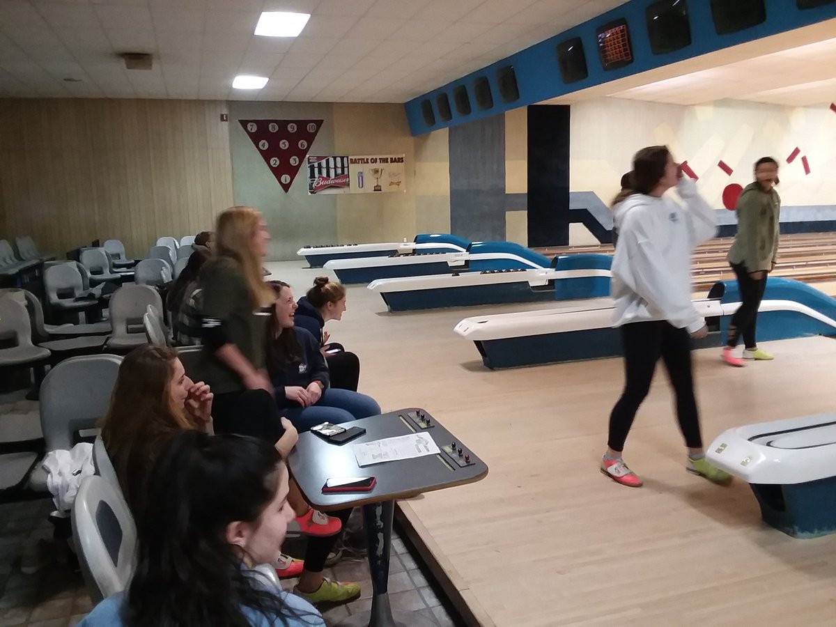 Vetack's tweet photo. Team bowling trip on an off day Friday. #SabersHoops #BreakfromtheGrind https://t.co/cbdC41I1k0