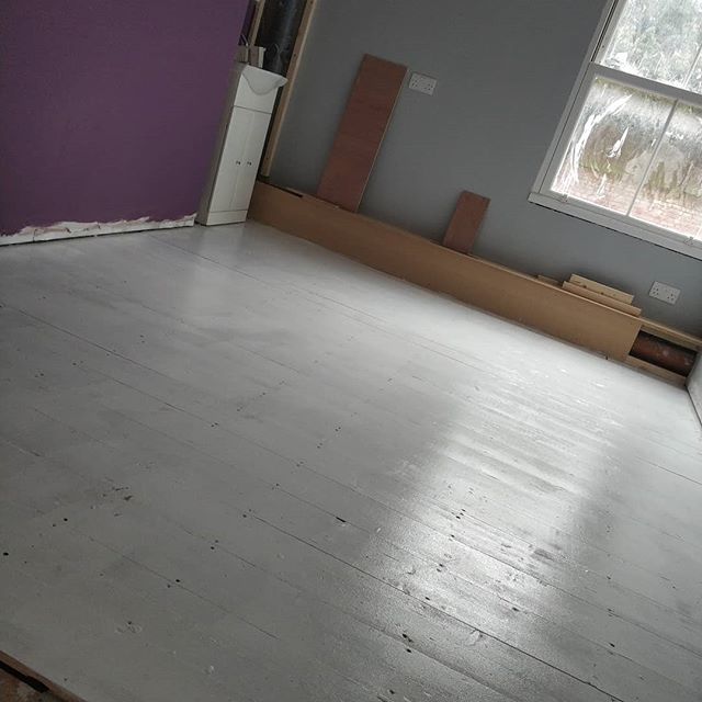 DPinkushion's tweet photo. First coat on the #floor https://t.co/pujUShZnOa https://t.co/GcA73YoFtB