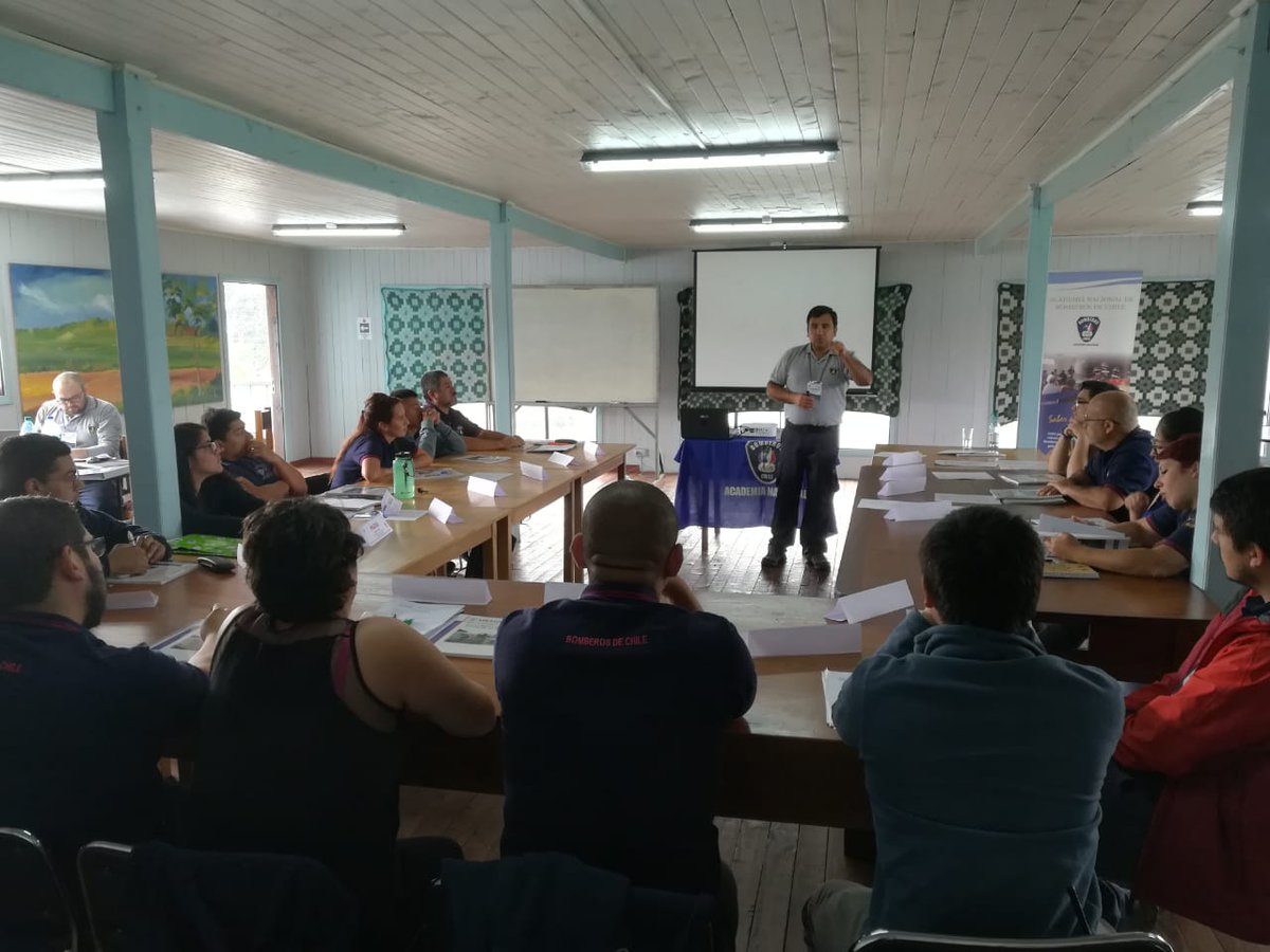 ANB14LosRios's tweet photo. En estos momentos se está llevando a cabo el Curso Básico SCI OFDA, sede #CBLanco, 17 Participantes con el apoyo de 6 instructores.
#ANBSedeLosRíos
#CBSCI https://t.co/9ahWr00JMW