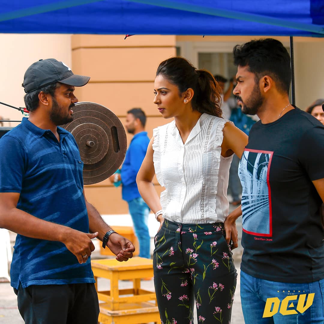 Nettv4uTamil's tweet image. #DEV is showered with fantastic WOM from Audiences !! 

Adventure cum romantic tale is running in your nearest Cinemas 

#DevBlockbuster #DevFamilyHit 

@Karthi_Offl @Rakulpreet @Jharrisjayaraj @RajathDir @lakku76 @PrincePictures_ @VelrajR @AntonyLRuben @DuraiKv @prakashraaj