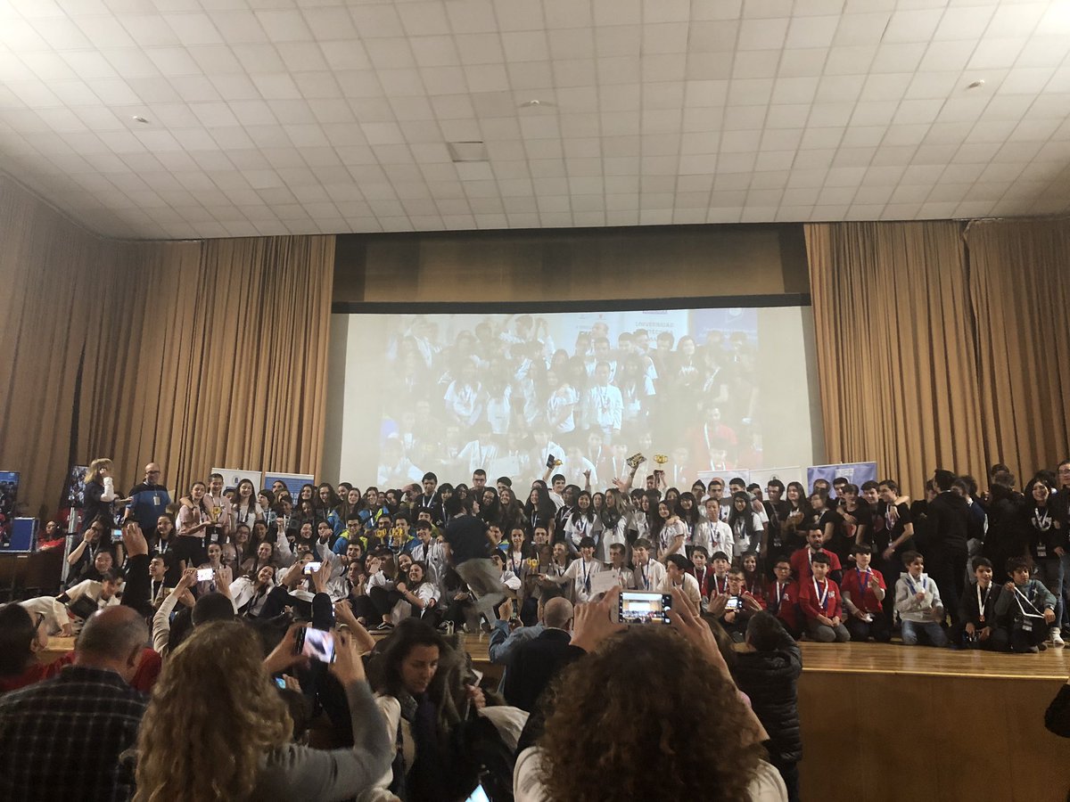 fllmadridUPM's tweet image. Foto de familia con todos los 
grupos participantes 🏆💫👩🏼‍🚀🚀🌕
#fllspain
#fllmeinspira
#fllmadridupm
#somosupm
#intoorbit
#muchomásquerobots
#misionmoon
#morethanrobots
#intoorbit